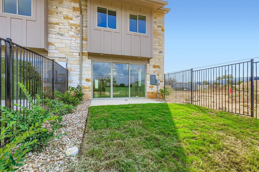 More Photos Of 300 Tesla Cir, Round Rock Multifamily For Sale