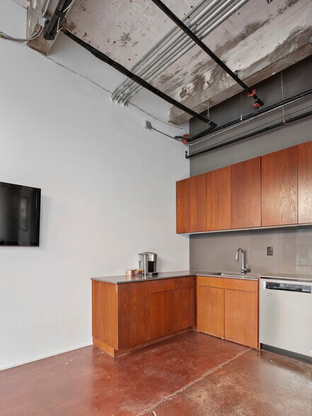 More Photos Of 201 NW 10th St, Oklahoma City Storefront Retail Office For Lease