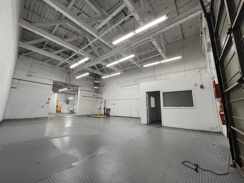 More Photos Of 100 Business St, Hyde Park Unknown For Lease