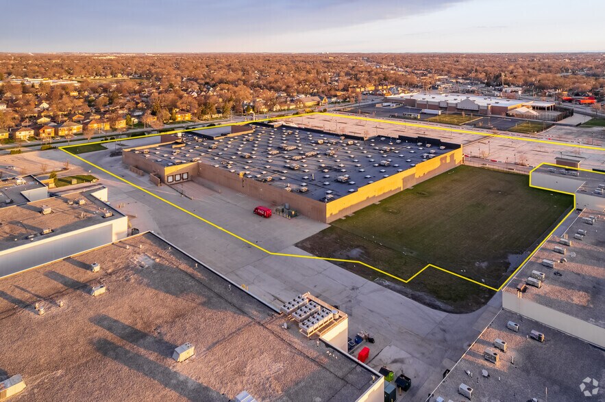 More Photos Of 5825 W Hope Ave, Milwaukee General Retail For Lease