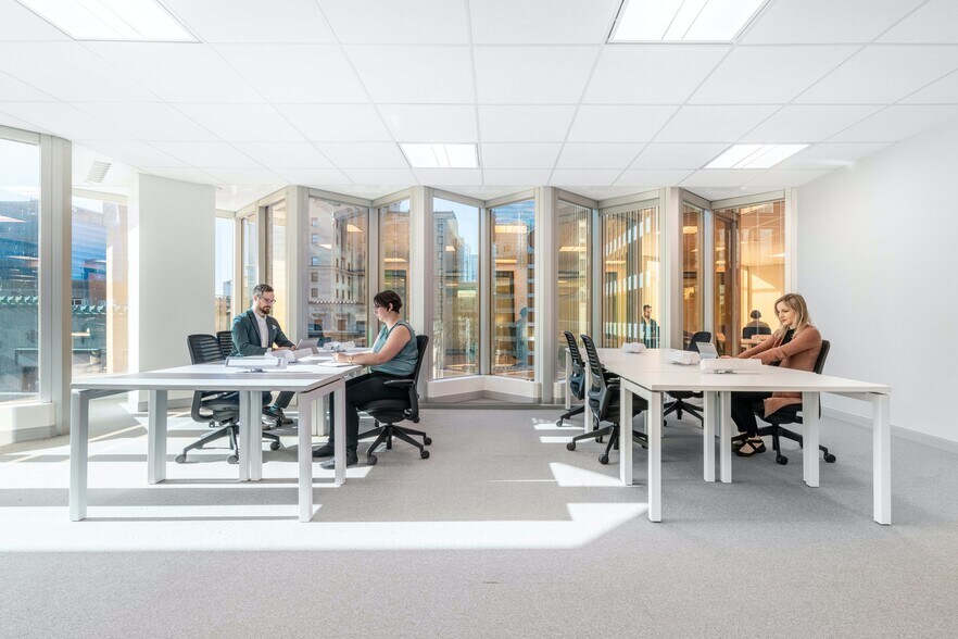 More Photos Of 200 Bay St, Toronto Office For Sale