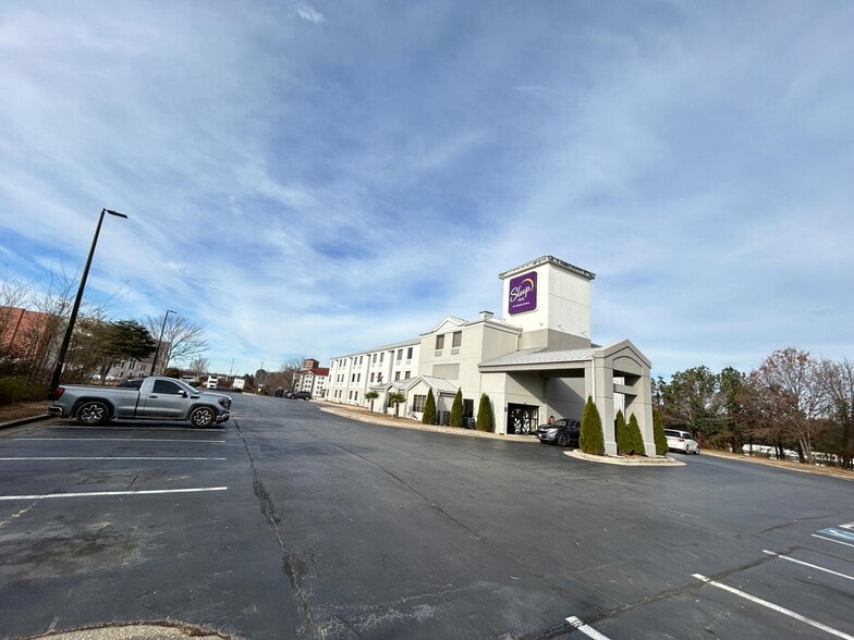 More Photos Of 7055 Concourse Pky, Douglasville Hotel For Sale