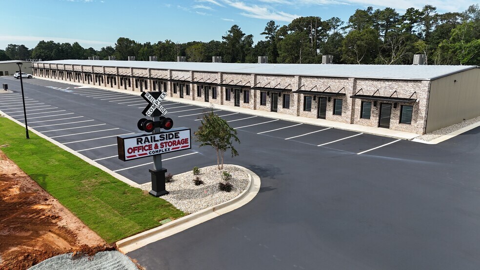 Primary Photo Of 815 GA Highway 247 S, Kathleen Flex For Lease