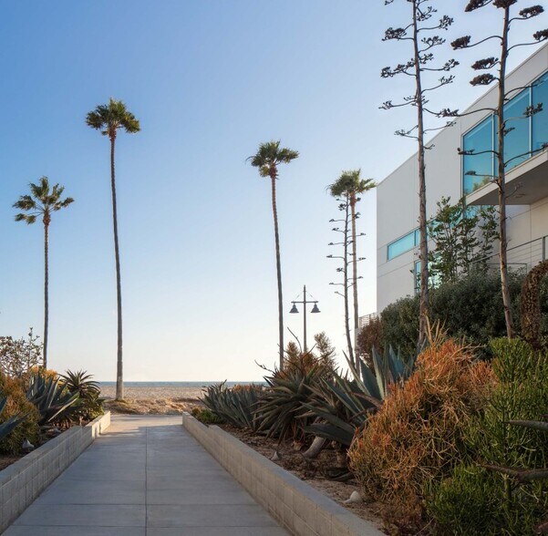 More Photos Of 701 Ocean Front Walk, Venice Unknown For Lease