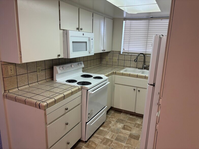 More Photos Of 1550 W Swift Ave, Fresno Apartments For Sale