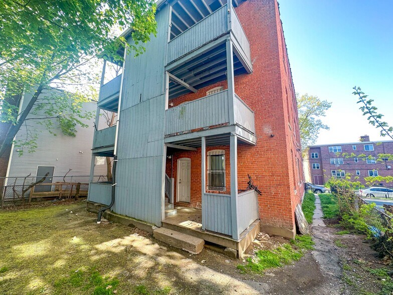 More Photos Of 256-258 Mather St, Hartford Apartments For Sale