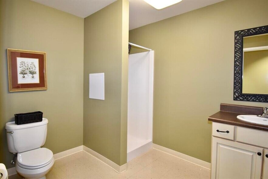 More Photos Of 209 Oil Well Rd, Jackson Healthcare For Lease