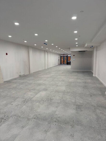 More Photos Of 3065 Brighton 6th St, Brooklyn Office For Lease