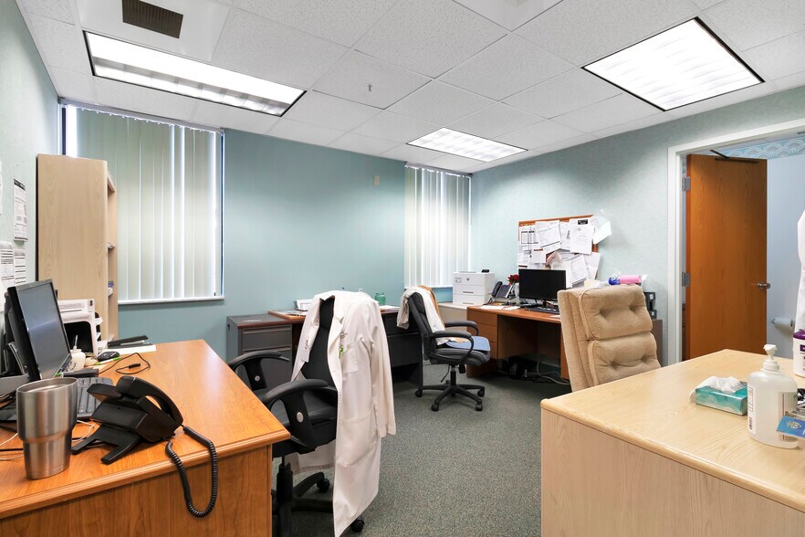 More Photos Of 2525 Harbor Blvd, Port Charlotte Medical For Lease