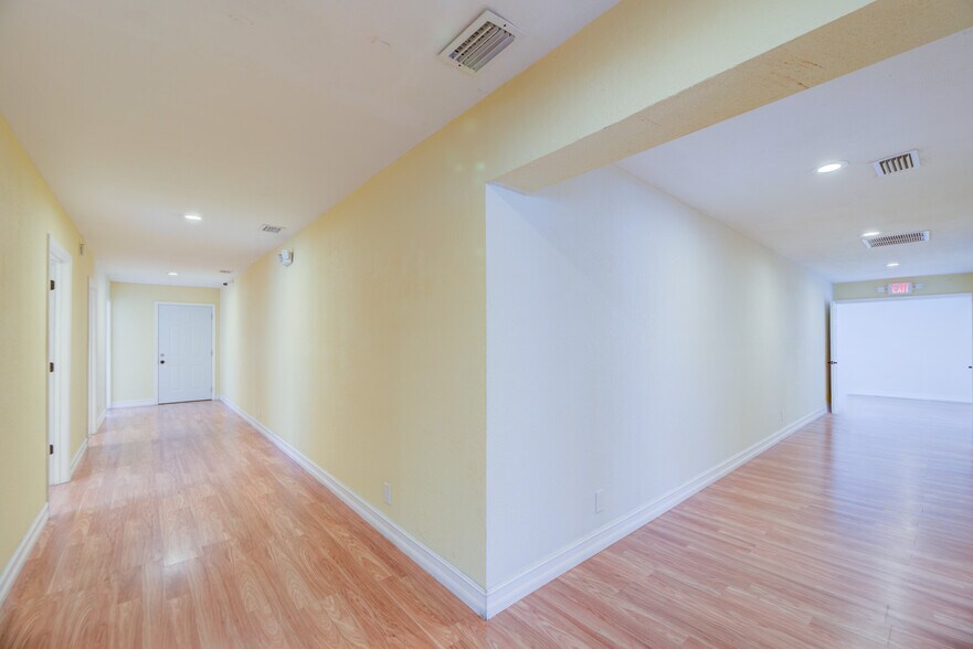 More Photos Of 359 10th St, West Palm Beach Storefront Retail Office For Lease