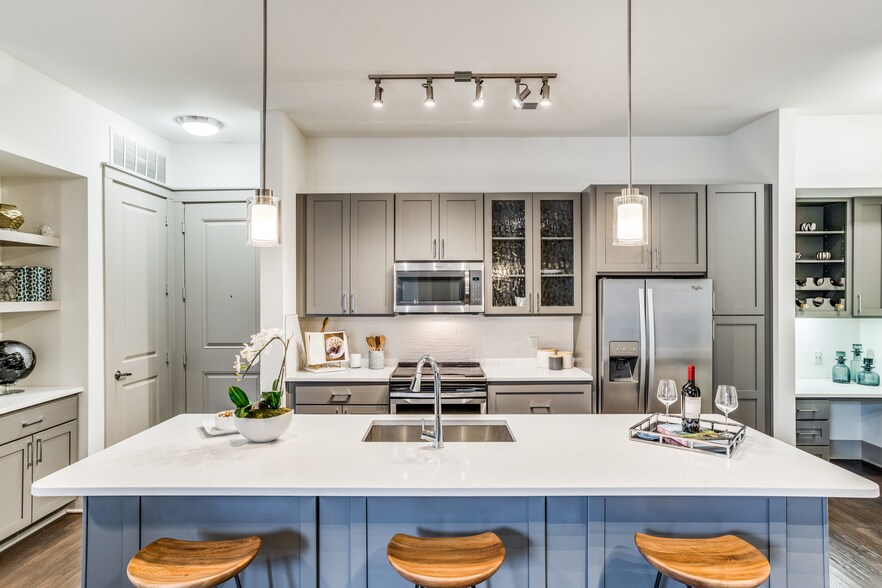 More Photos Of 4646 Amesbury Dr, Dallas Apartments For Lease