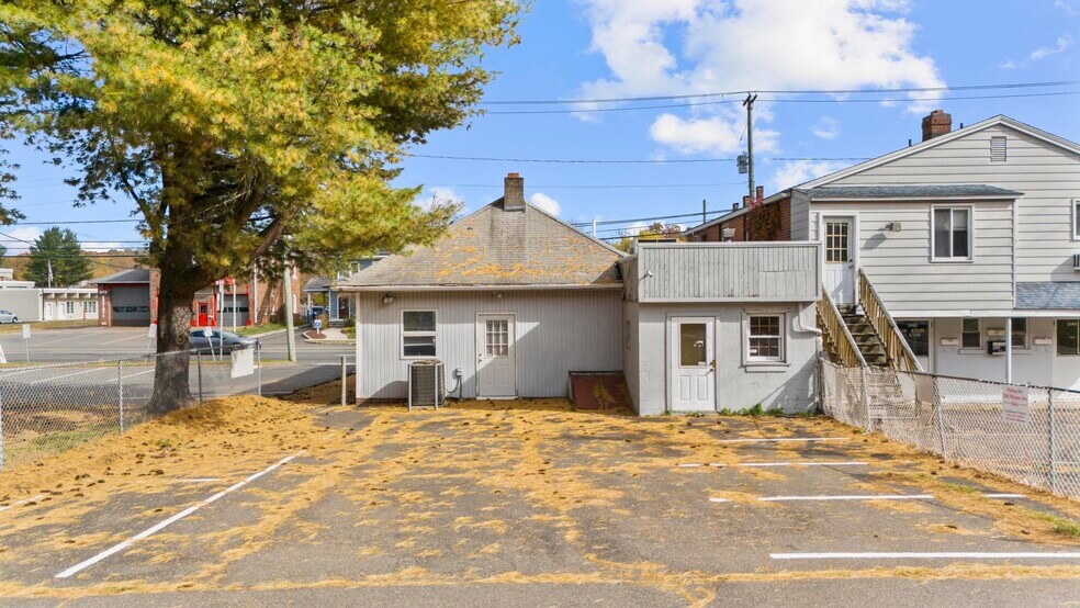 More Photos Of 2980 Whitney Ave, Hamden Storefront Retail Office For Lease