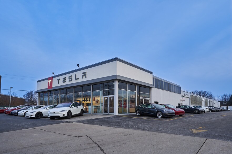 More Photos Of 5180 Mayfield Rd, Lyndhurst Auto Dealership For Sale