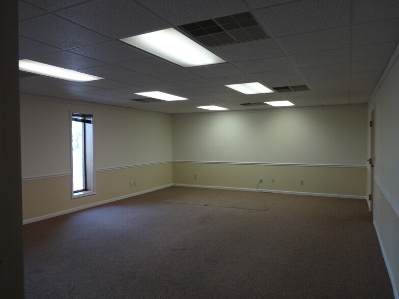 More Photos Of 1835 Leer Dr, Elkhart Industrial For Lease