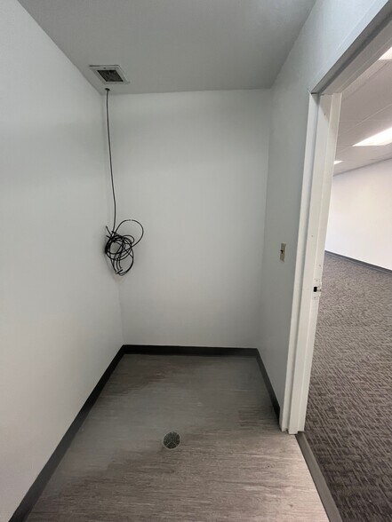 More Photos Of 6211 S Westnedge Ave, Portage Freestanding For Lease