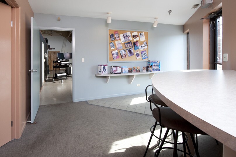 More Photos Of 3885 Industrial Ave, Rolling Meadows Warehouse For Sale