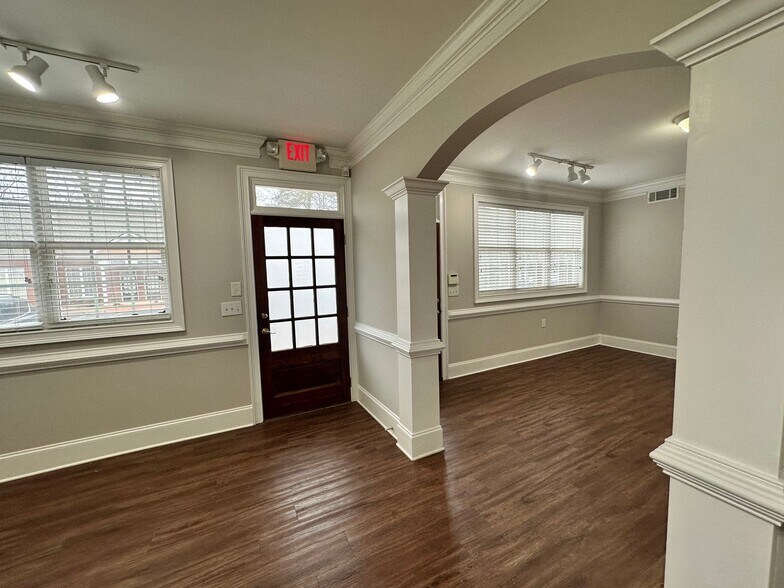 More Photos Of 327 Dahlonega St, Cumming Medical For Sale