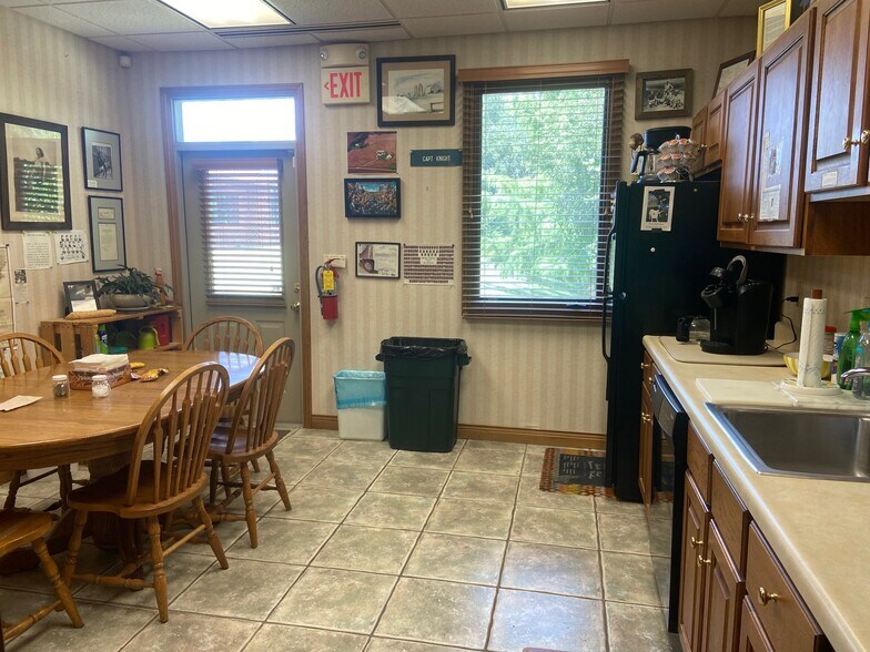 More Photos Of 1203 W Broadway, Columbia Office For Sale