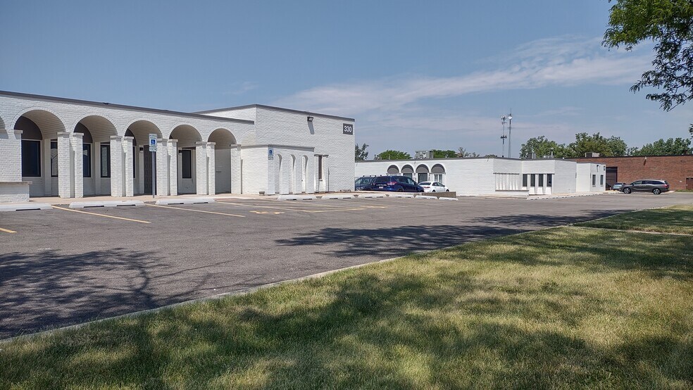 More Photos Of 310-340 Melvin, Northbrook Industrial For Lease
