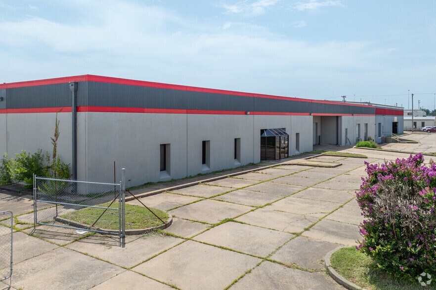 More Photos Of 5555-5563 S 104th East Ave, Tulsa Manufacturing For Sale
