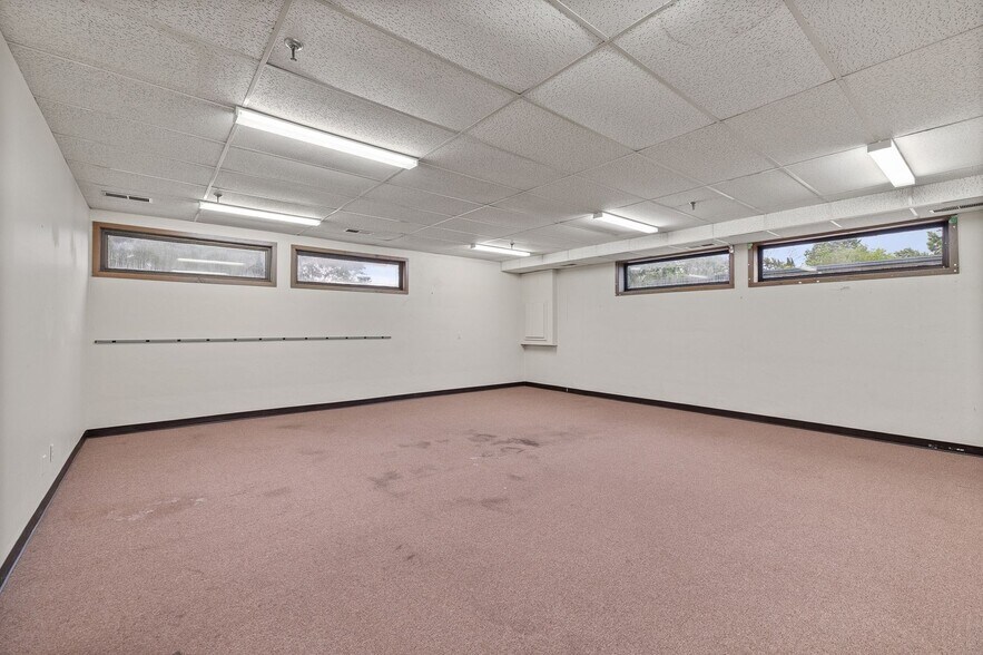 More Photos Of 1075 National Pky, Mansfield Office For Sale