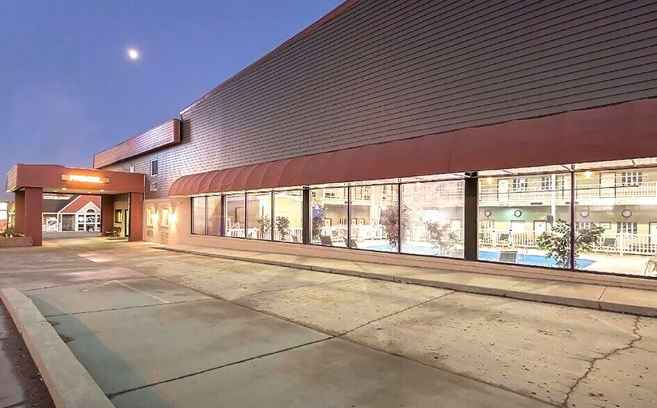 More Photos Of 612 W B St, McCook Hotel For Sale