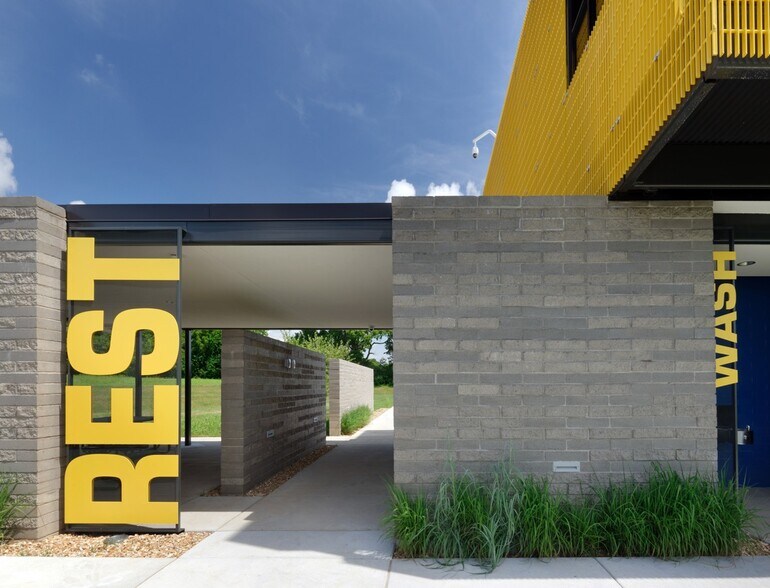 More Photos Of 3610 E Kearney St, Springfield Warehouse For Lease