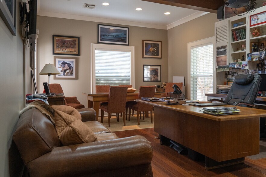 More Photos Of 40 Northtown Dr, Jackson Office Residential For Sale