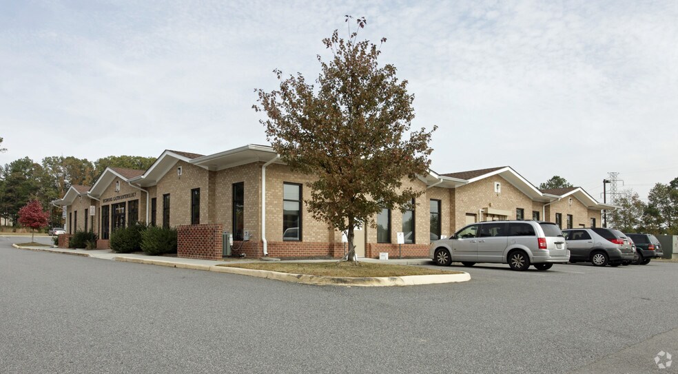 More Photos Of 16011 Kairos Rd, Colonial Heights Medical For Lease