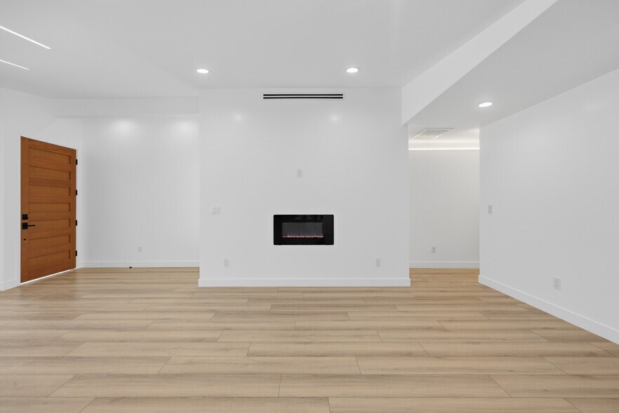 More Photos Of 22928 Leadwell St, West Hills Apartments For Sale