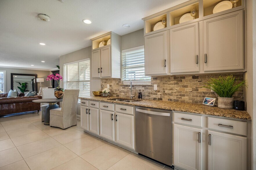 More Photos Of 6 US Highway 87, Comfort Office For Sale