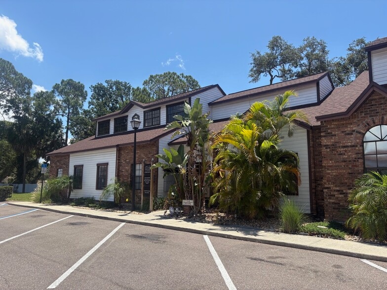 More Photos Of 6105 Memorial Hwy, Tampa Office For Lease