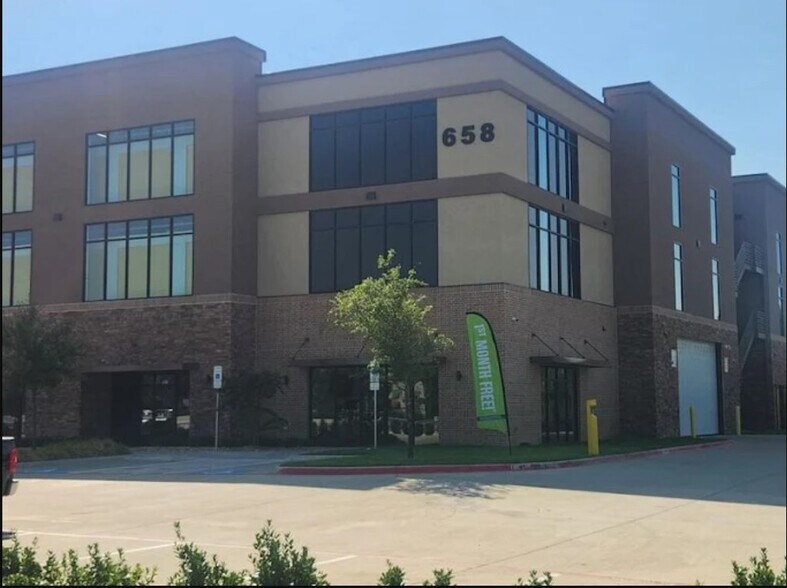 Primary Photo Of 658 Interstate 30 Frontage Rd, Garland Self Storage For Lease