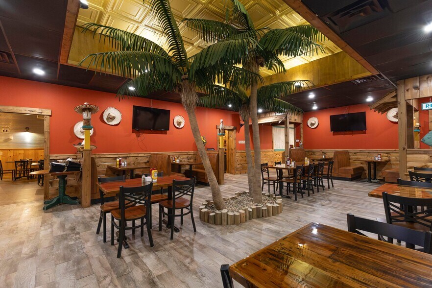 More Photos Of 118 S Main Street USA, Marceline Restaurant For Sale