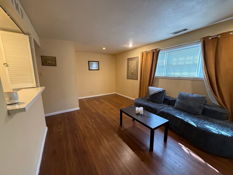 More Photos Of 105 S Elder Ln, Decatur Apartments For Sale