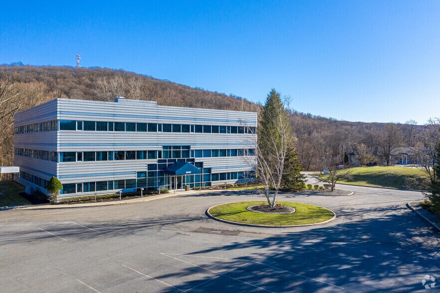 More Photos Of 1 Corwin Ct, Newburgh Medical For Lease
