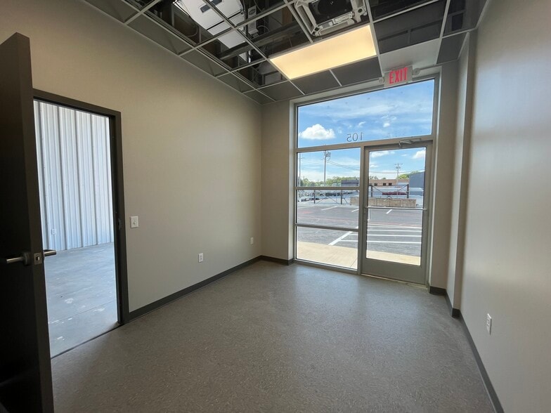 More Photos Of 1309 Division, Springfield Flex For Lease