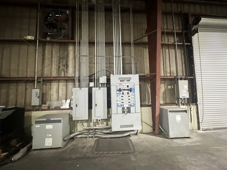 More Photos Of 7904 Interstate Ct, North Fort Myers Warehouse For Lease