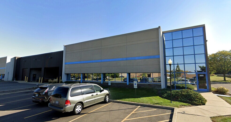 Primary Photo Of 3605-3625 Swenson Ave, St Charles Warehouse For Lease