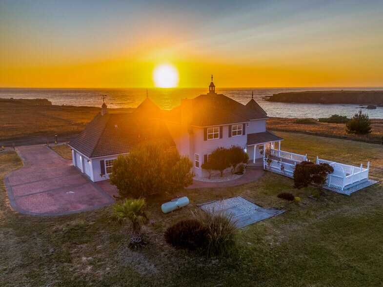 More Photos Of 19351 Del Mar Dr, Fort Bragg Specialty For Sale