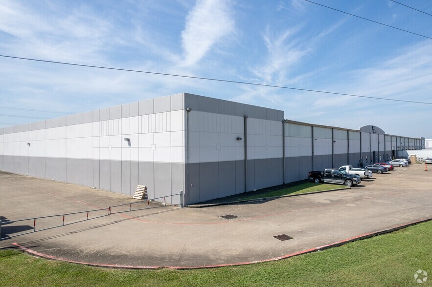 More Photos Of 10100 Porter Rd, La Porte Warehouse For Lease