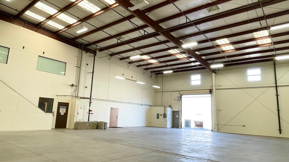 More Photos Of 3 offices, 3 warehouses: 1,200–4,876 SF, Lompoc Warehouse For Lease