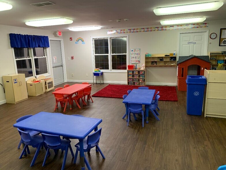 More Photos Of 5006 McEver Rd, Oakwood Daycare Center For Sale