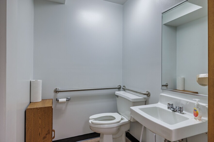More Photos Of 74 Broadway, Kingston Office For Sale