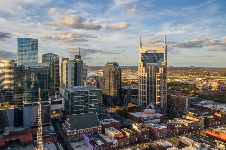 More Photos Of 150 4th Ave N, Nashville Office For Lease