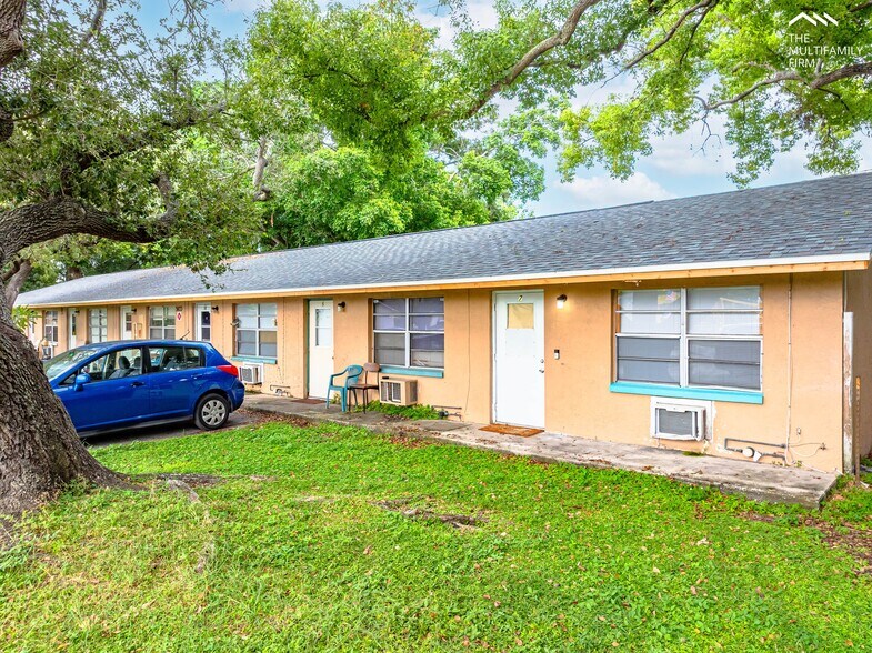 More Photos Of 5633 Crissman Dr N, Saint Petersburg Apartments For Sale