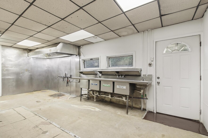 More Photos Of 116 Ringtown Blvd, Ringtown Flex For Sale