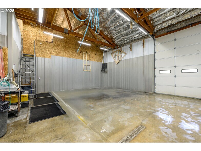 More Photos Of 161 Heritage Way, Roseburg Light Manufacturing For Sale