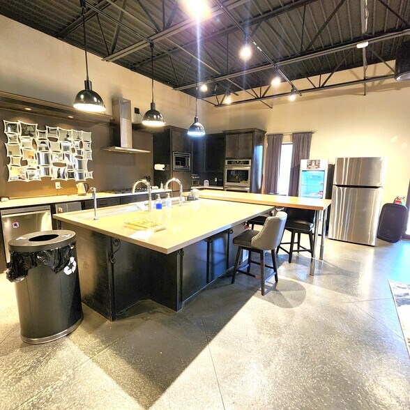 More Photos Of 817 NE 63rd St, Oklahoma City Office For Sale