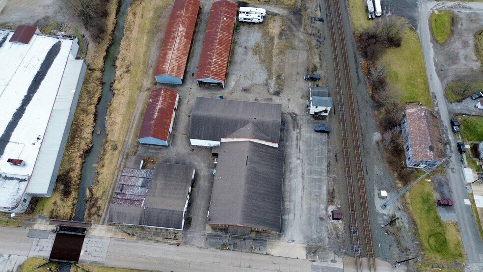 More Photos Of 16 Madison St, Leetonia Flex For Sale